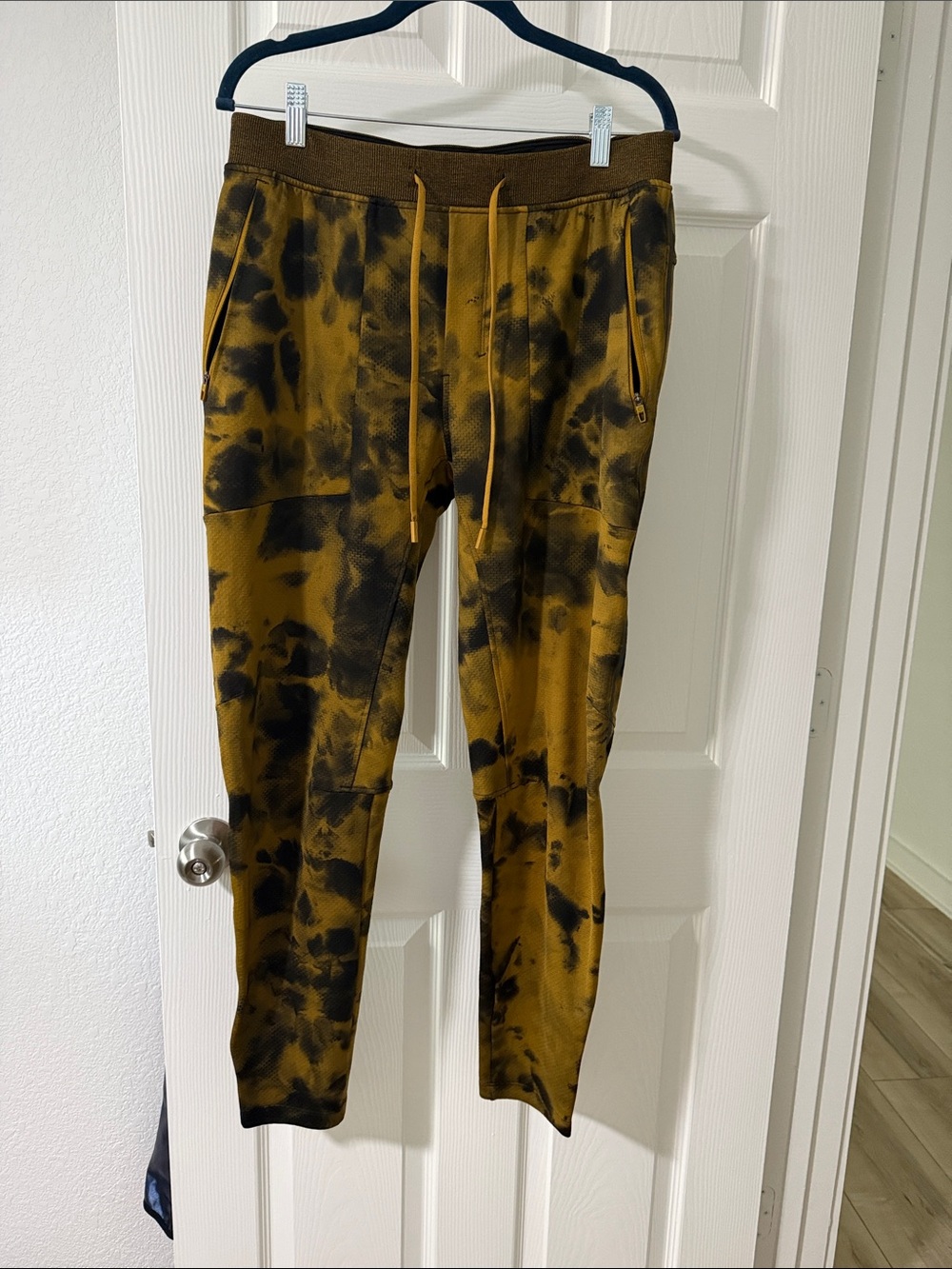 lululemon athletica Men's Tie-Dye Joggers in Mustard and Black